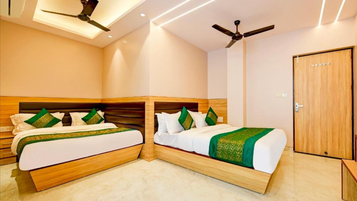 Hotel Express Нью-Дели Экстерьер фото