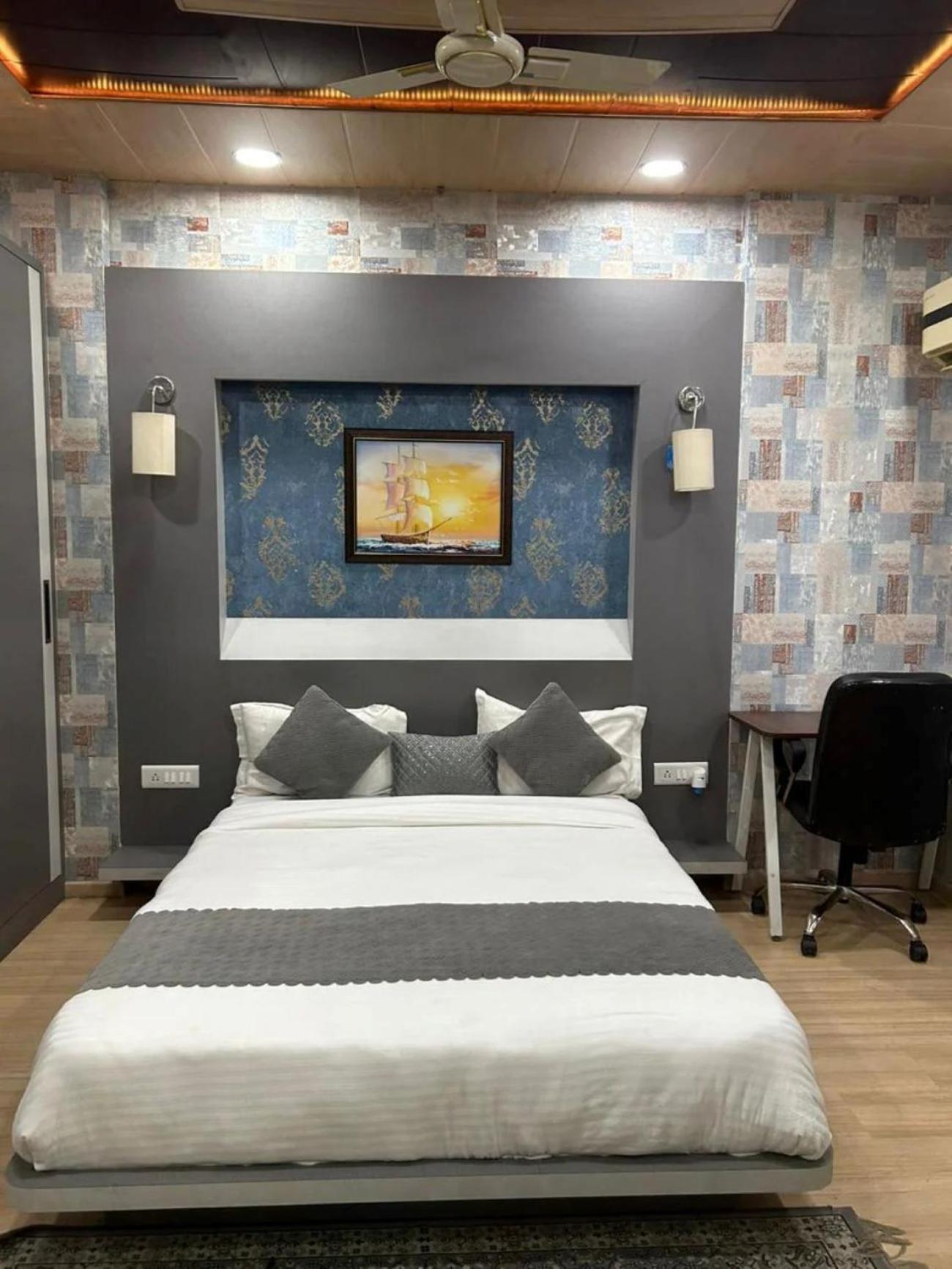 Hotel Express Нью-Дели Экстерьер фото