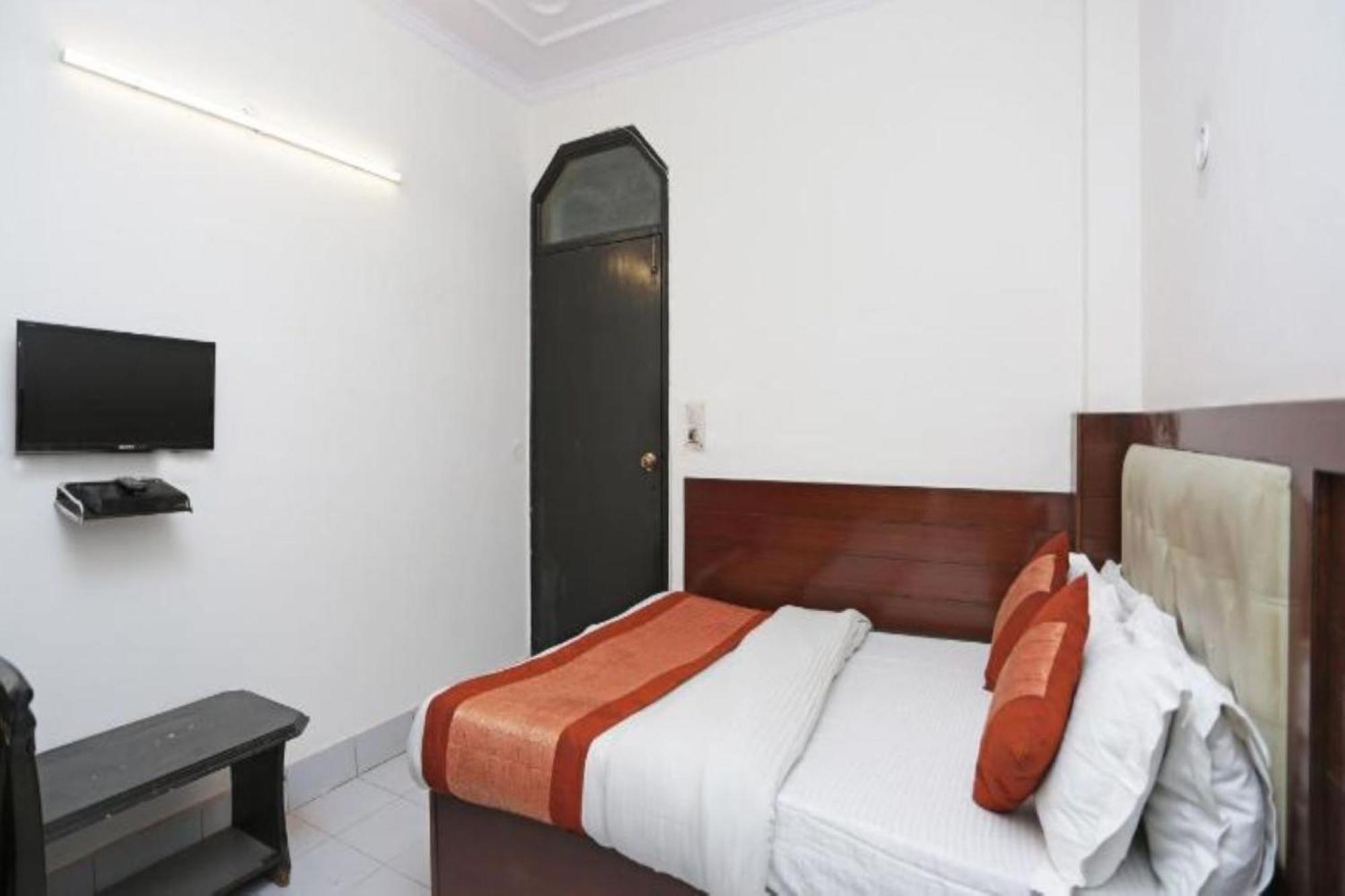 Hotel Express Нью-Дели Экстерьер фото