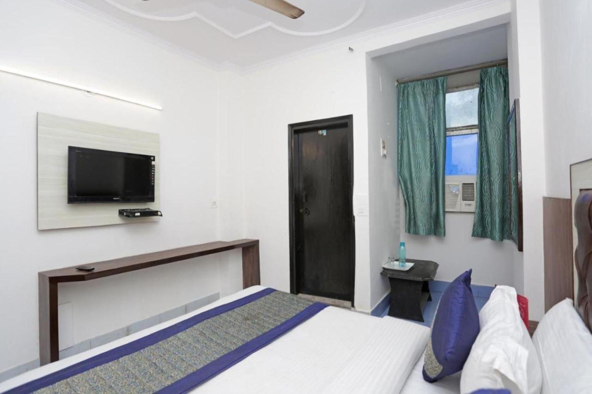 Hotel Express Нью-Дели Экстерьер фото