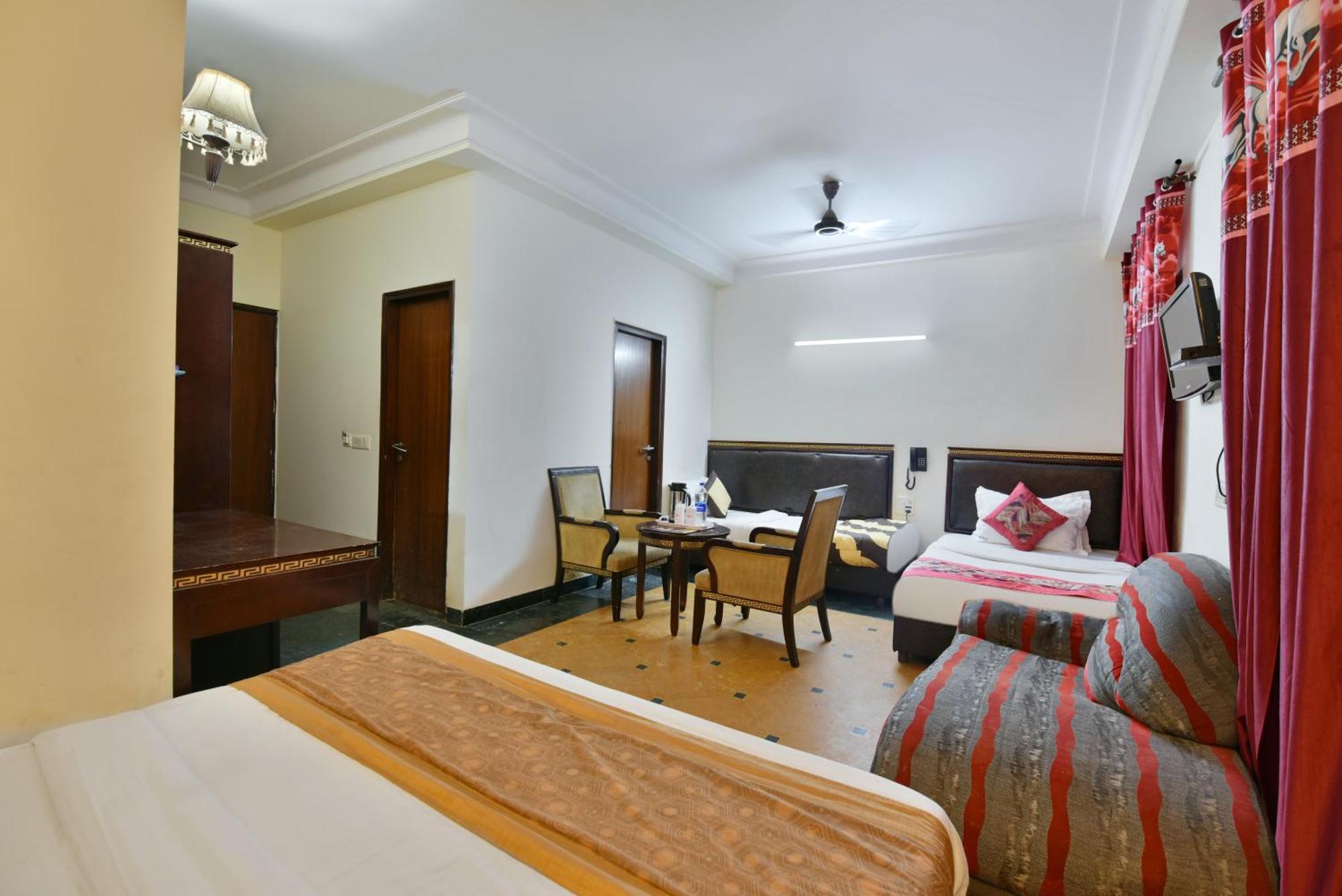 Hotel Express Нью-Дели Экстерьер фото