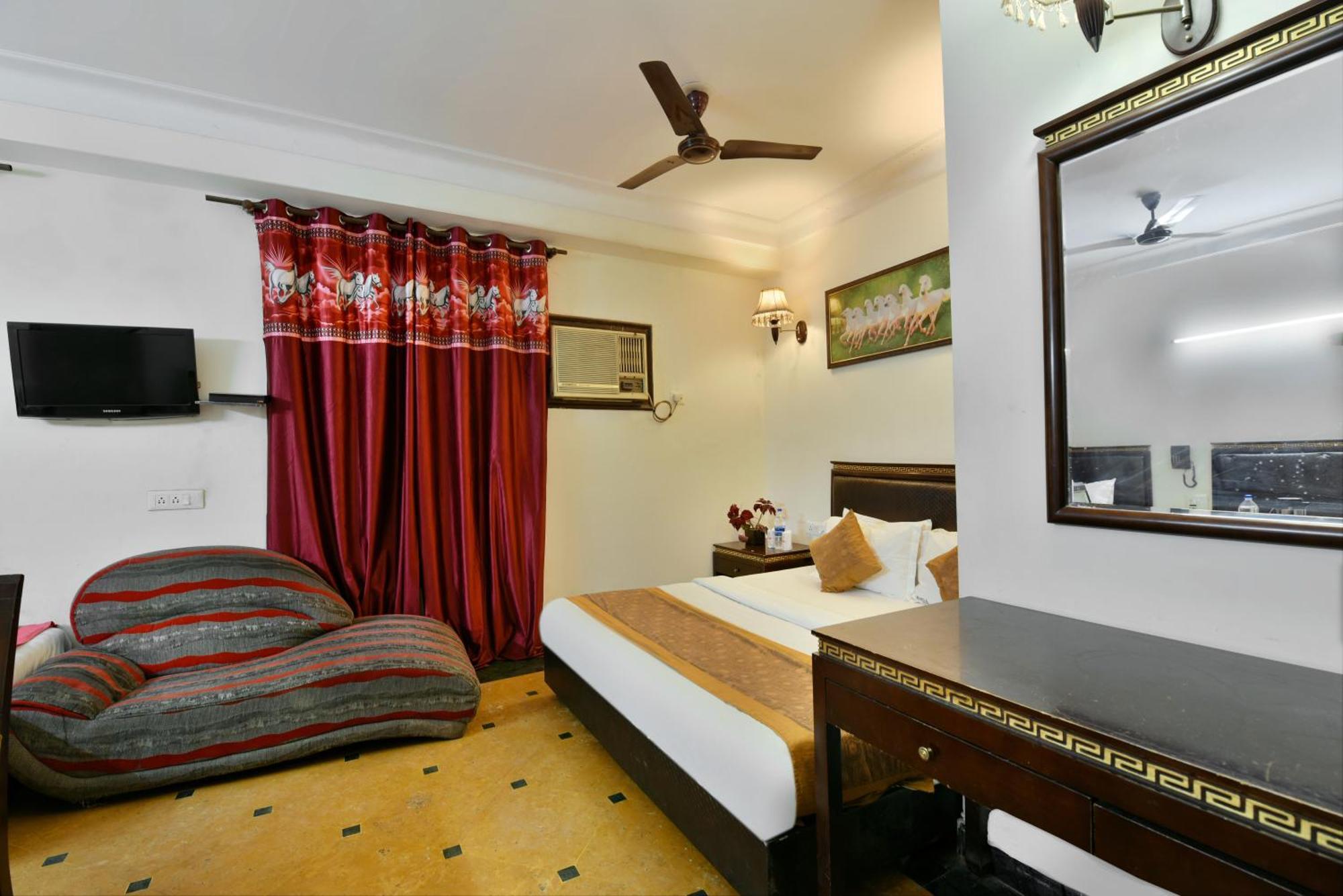Hotel Express Нью-Дели Экстерьер фото