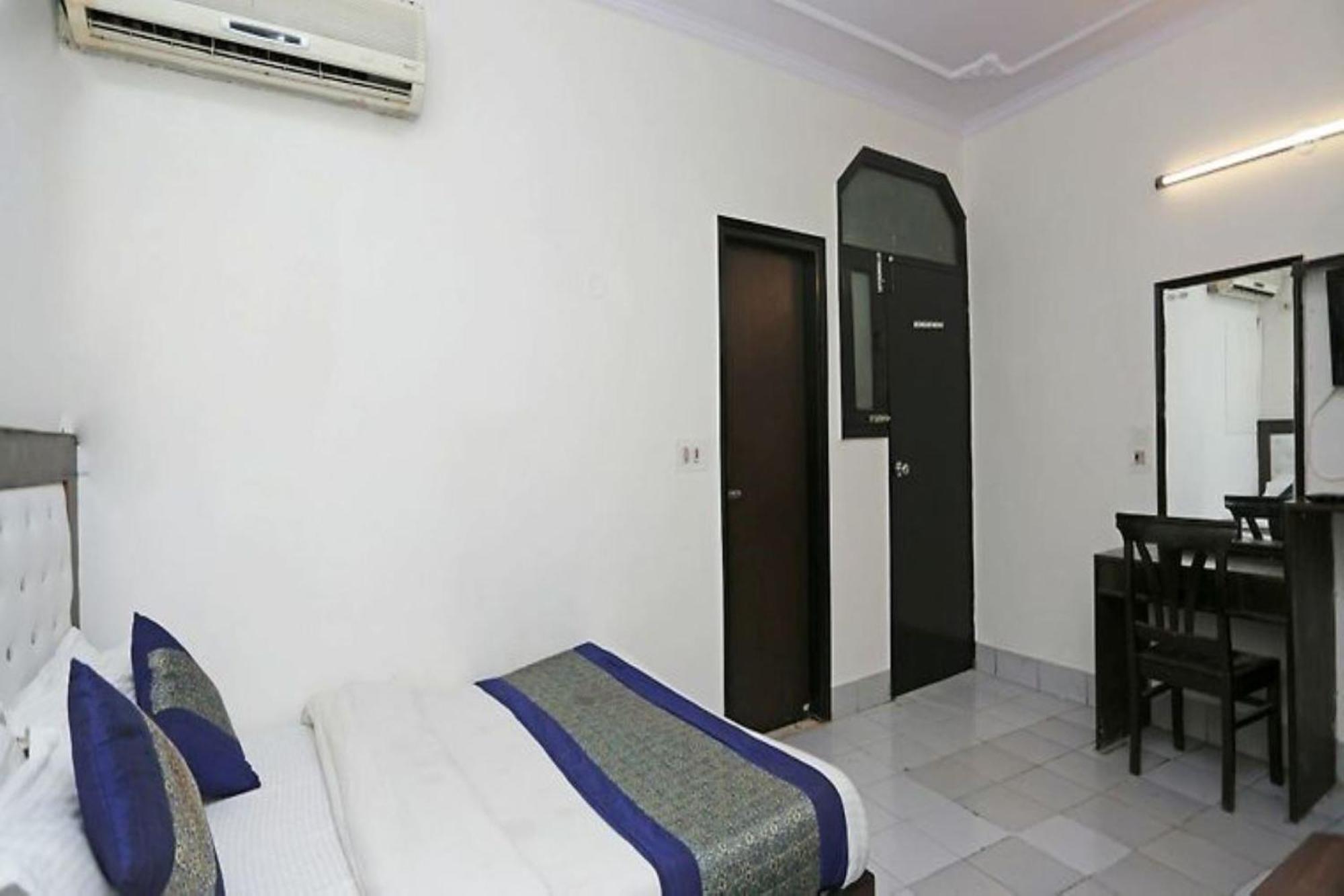 Hotel Express Нью-Дели Экстерьер фото