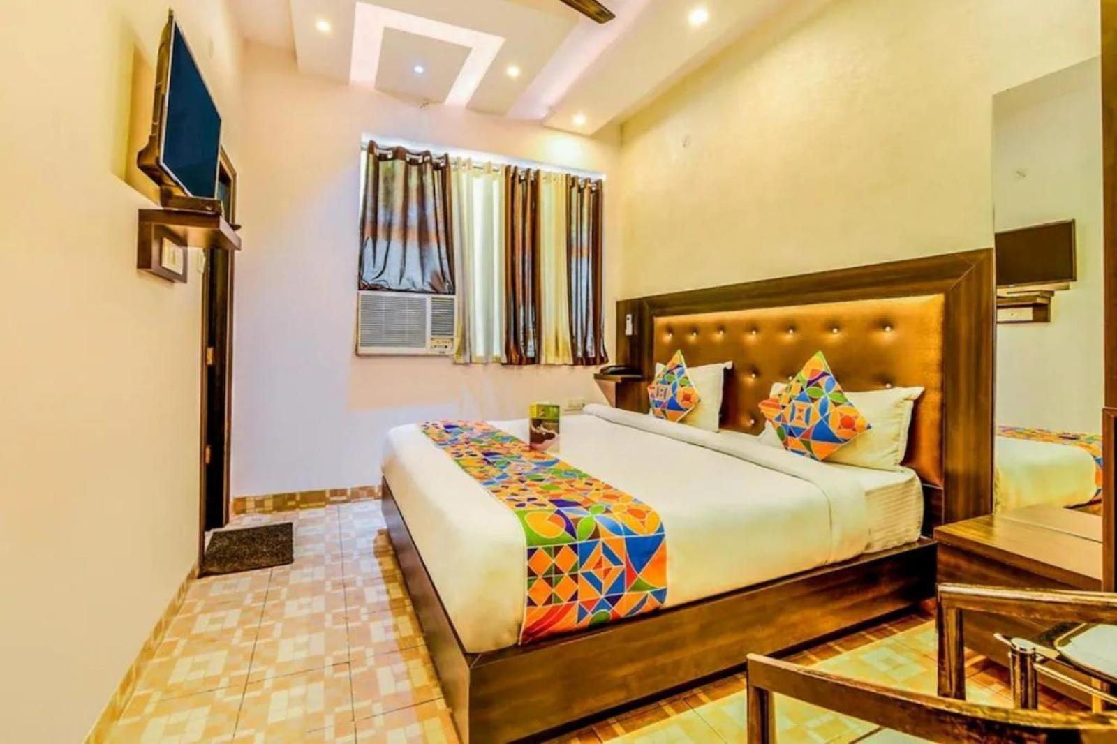 Hotel Express Нью-Дели Экстерьер фото